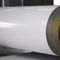 मिश्र धातु 3105 सफेद रंग 22 गेज 0.65 मिमी मोटी 300 मिमी चौड़ी पीई पूर्व चित्रित एल्यूमीनियम कुंडल गटर बनाने के लिए