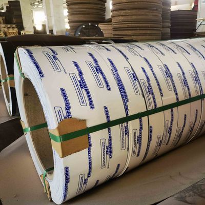 इंडोर डेकोरेशन और फर्नीचर ट्रिम्स के लिए उच्च चमकदार सफेद रंग लेपित एल्यूमीनियम कॉइल (0.4-0.8 मिमी मोटाई, पीई कोटिंग)