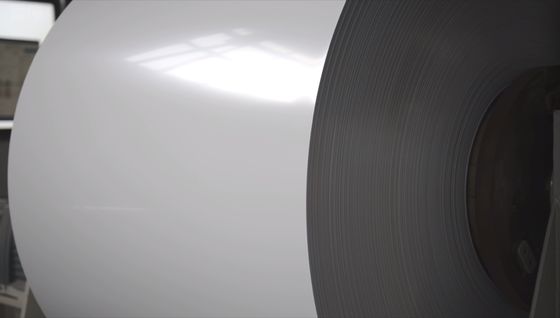 सफेद / सफेद आरएएल 9010 रंग - गटर या डाउनस्पाउट बनाने के उत्पादन के लिए कॉइल 3105 एच 44 में लेपित एल्यूमिनियम शीट