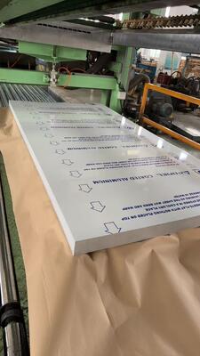 0.080" मोटाई 36 इंच चौड़ी मिश्र धातु 3105 किनार पीवीडीएफ मैट ग्रे राल 7046 रंग एल्युमीनियम छत शीट उत्पादन के लिए प्री-पेंटेड एल्युमीनियम कॉइल