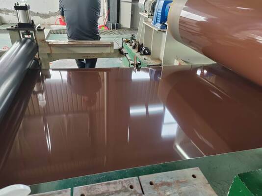 छत के लिए हल्के एल्यूमीनियम शीट मिश्र धातु 3105 PPG Kynar PVDF मैट ग्रे Ral 7046 रंग पूर्व चित्रित कॉइल से बना 49 इंच चौड़ा